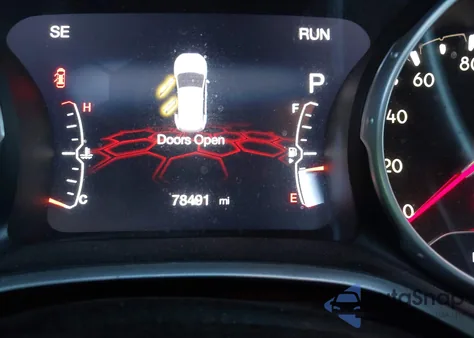 2019 Jeep Compass Latitude 4X4 z USA, uszkodzony, nr VIN 3C4NJDBB5KT836014